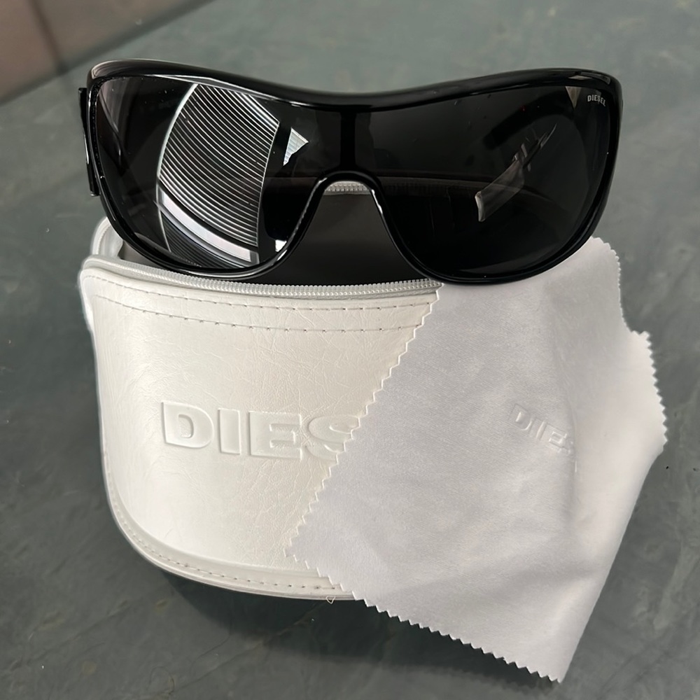 Never Worn - Diesel Black Shield Sunglasses